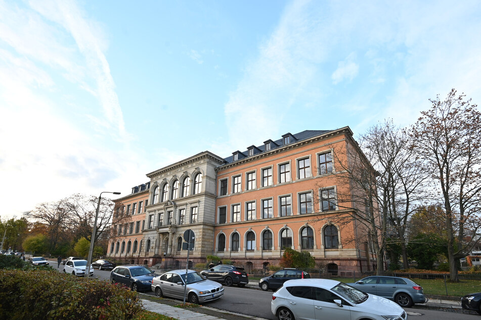 Im Berufsschulzentrum Wielandstraße sollen Azubis aus- und Gymnasiasten einziehen.