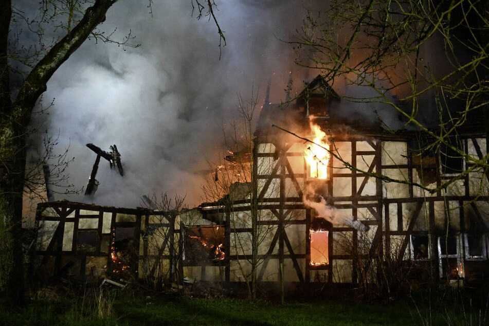 In der Nacht war im Haus, in dem Armin Meiwes seine Taten begangen hatte, ein Feuer ausgebrochen.