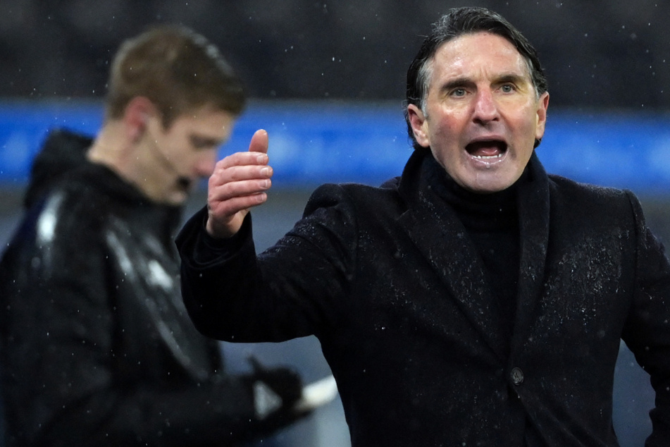 Der ehemalige Hertha-Trainer Bruno Labbadia (55) wird wohl doch nicht in die Serie A nach Genua gehen. Die Verhandlungen sind gescheitert.