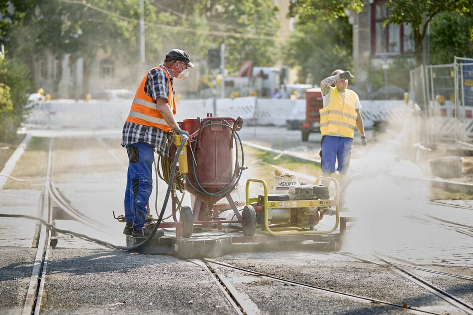 Ab Montagmorgen wird die erneuerte Gleiskreuzung Fetscherplatz wieder für den Verkehr und die Straßenbahnen freigegeben.