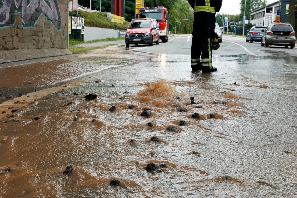 In Höhe des Viadukts stand am gestrigen Sonntagnachmittag die Blankenauer Straße teilweise unter Wasser.