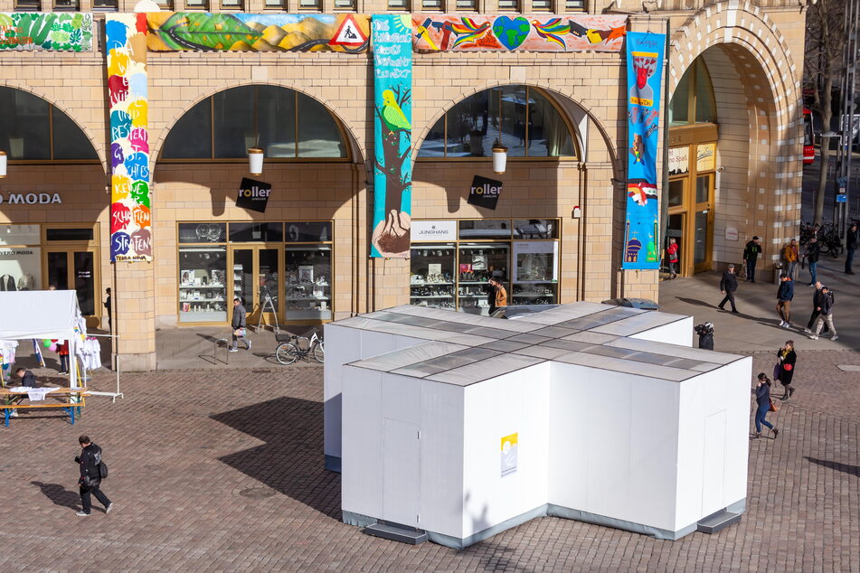 Auf dem Neumarkt soll ein Friedenskreuz prangen, ähnlich wie hier im Jahr 2020.