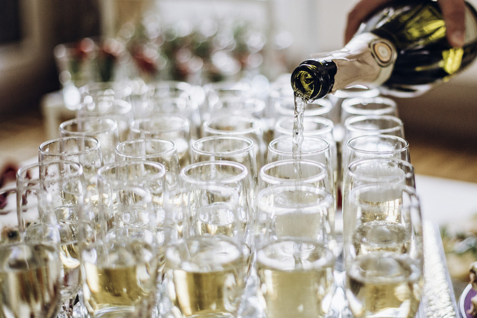 Auf dem "Christkindelsmärik" in Straßburg sollen die Champagnergläser in diesem Jahr leer bleiben.