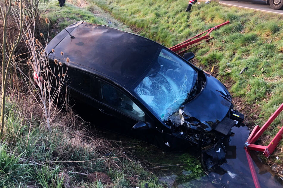Aus bisher unbekannten Gründen kam der Hyundai-Fahrer am Dienstagmorgen von der Straße ab.