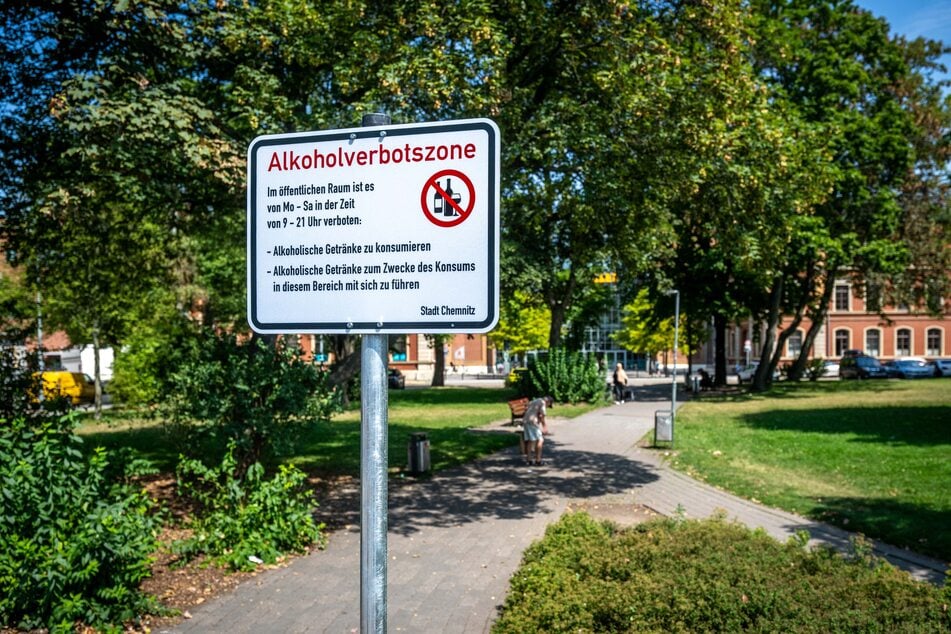Das Alkoholkonsumverbot gilt seit dem 10. Juli auf dem Thomas-Mann-Platz.