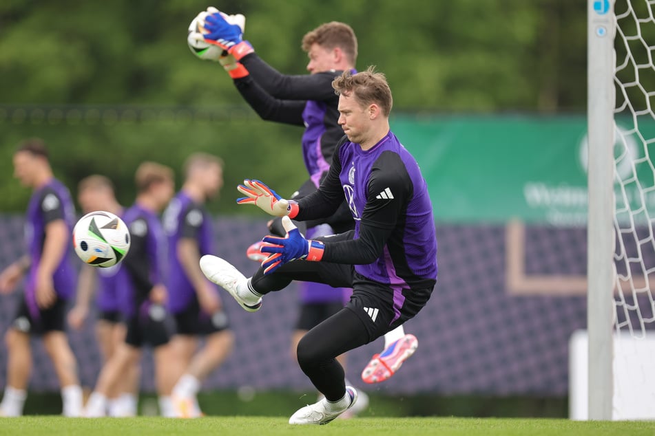 Manuel Neuer (v.) und Alexander Nübel (h.) sollen nicht die besten Freunde sein. Wirkt sich das negativ auf die Teamchemie aus?