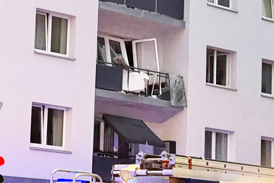 Eine Gasexplosion in diesem Wohnhaus sorgte am Mittwochabend in Berlin-Charlottenburg für Aufregung.