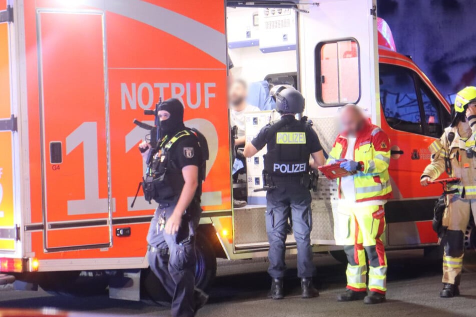 Ein 34-Jähriger wurde vor Ort von den Rettungskräften versorgt.