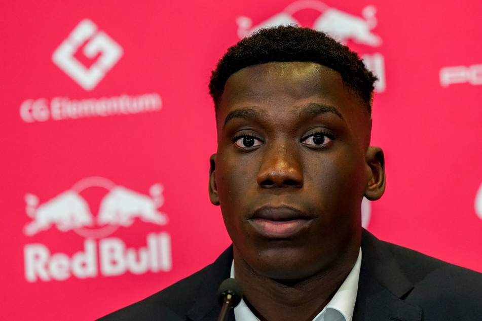 Ilaix Moriba, Neuzugang für RB Leipzig, nimmt an einer Pressekonferenz des Klubs teil. Der 18-Jährige kommt vom spanischen Fussballklub FC Barcelona.