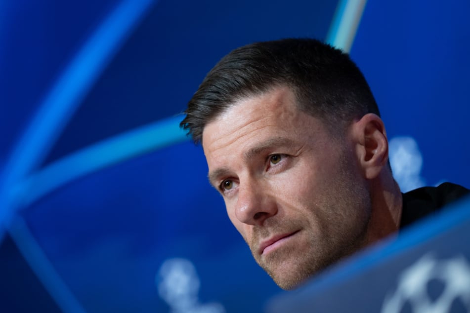 Trainer Xabi Alonso (43) will sich am Mittwochabend eine gute Ausgangsposition für das Rückspiel im Champions-League-Achtelfinale in einer Woche erspielen.