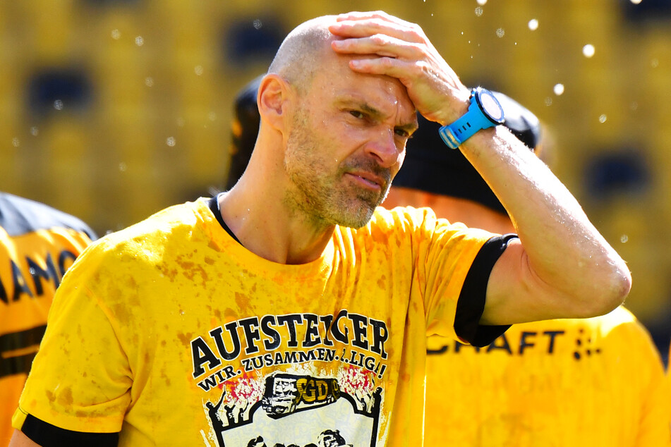 Geschafft! Und erleichtert! Alexander Schmidt (52) dachte in der Stunde des Triumphes auch an seinen Vorgänger.
