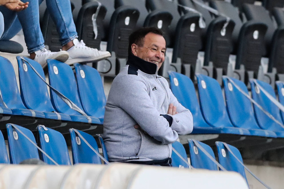 Grund zum Freuen: Sportchef Otmar Schork (64) wurde zum Geschäftsführer des 1. FC Magdeburg.