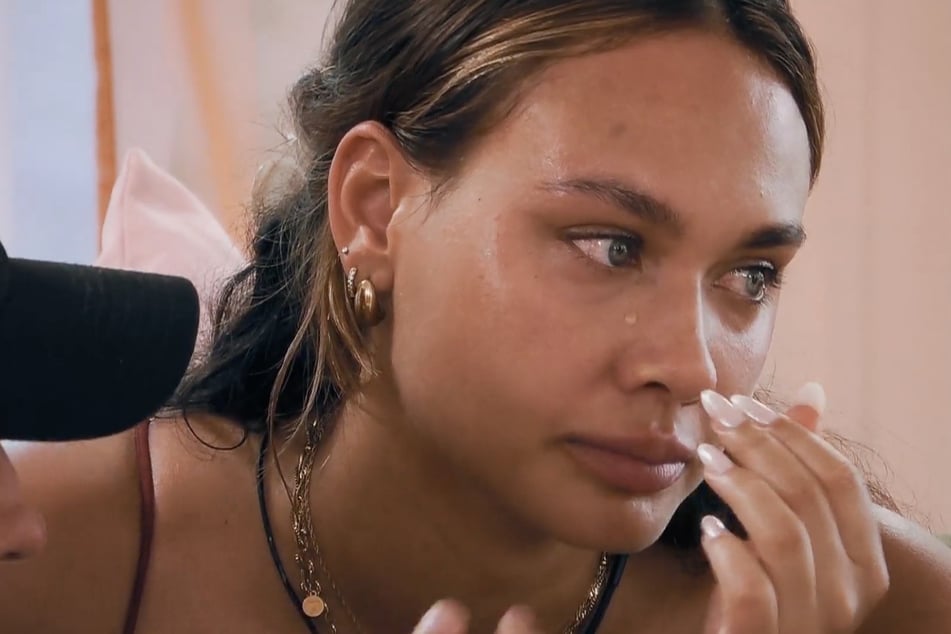 Marla (25) hat mit ihren eigenen Emotionen zu kämpfen.