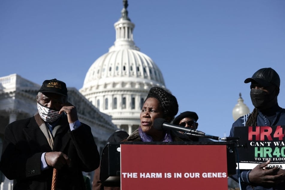 Jackson Lee speaks in support of HR 40 at a press conference on Capitol Hill.