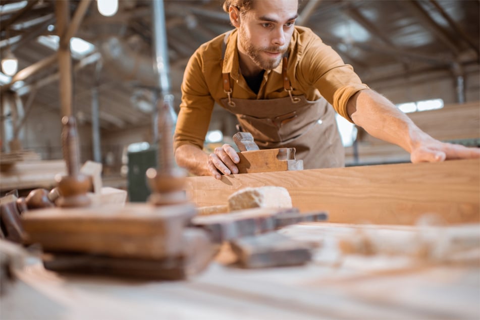 Gemeinsam mit der Macherburg könnt Ihr am Sonntag einen Liegestuhl bauen. (Symbolbild)