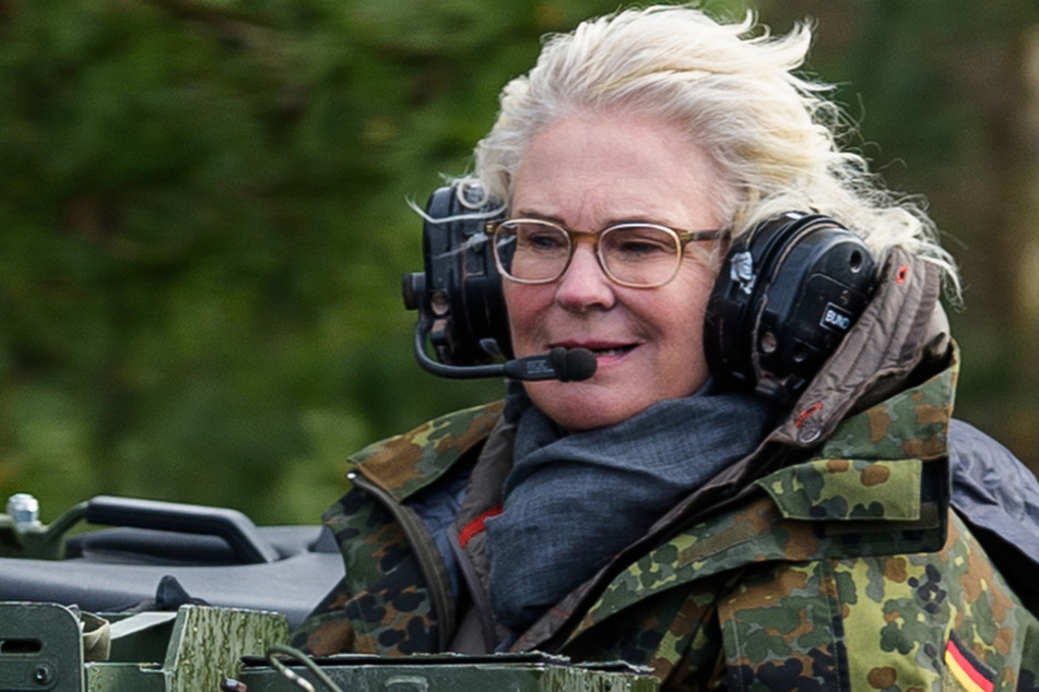 Verteidigungsministerin Christine Lambrecht (57, SPD).