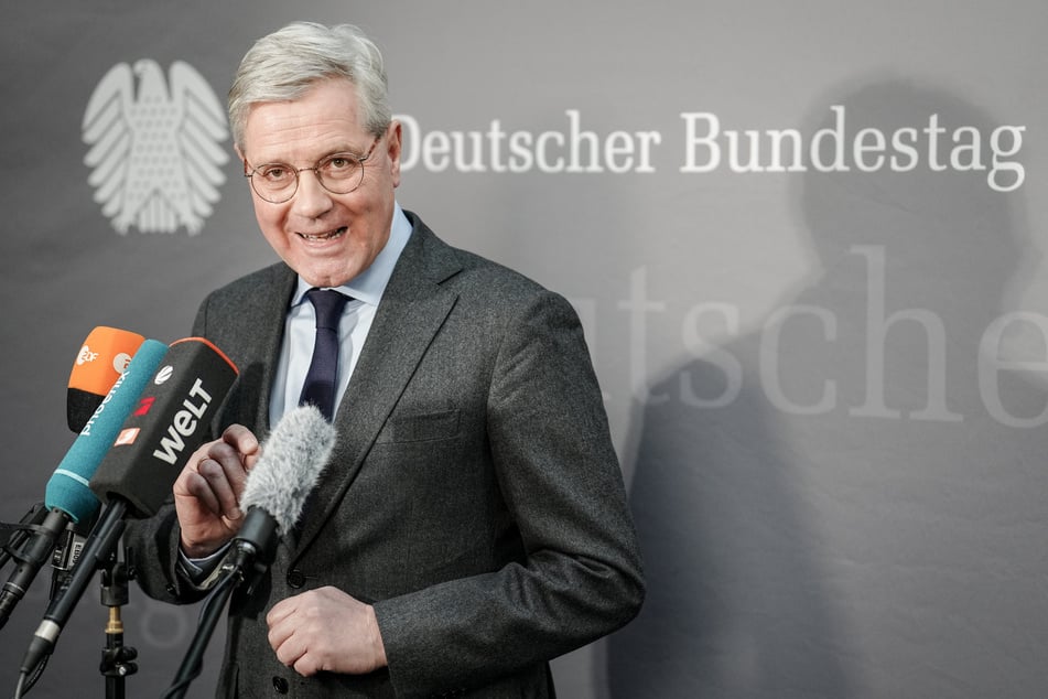 Der CDU-Außenexperte Norbert Röttgen (56) fordert als Reaktion auf das Vorgehen Russlands im Ukraine-Konflikt eine "neue deutsche und europäische Ostpolitik".