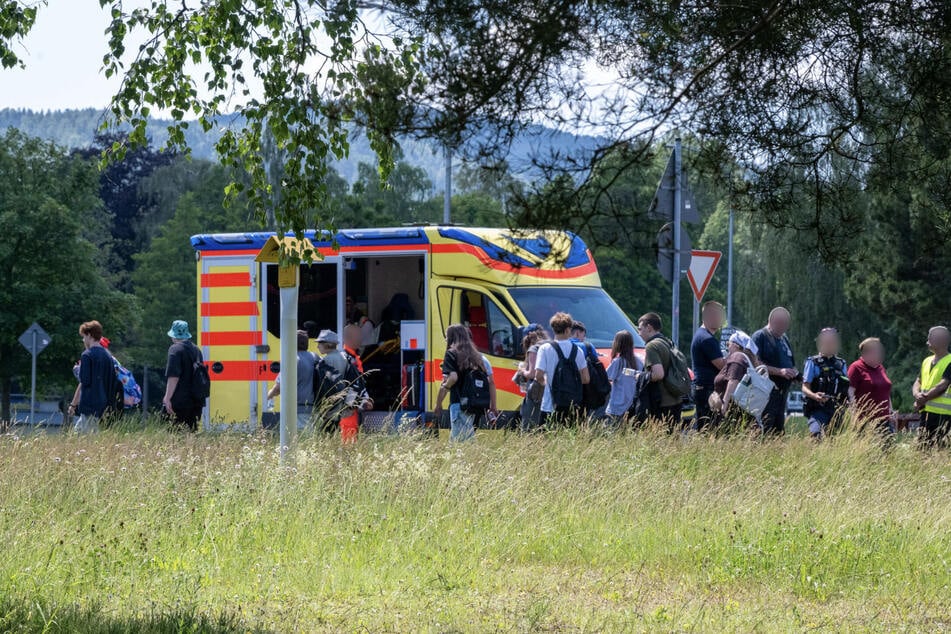 Hauptsächlich Schulkinder sollen sich in dem Linienbus befunden haben.