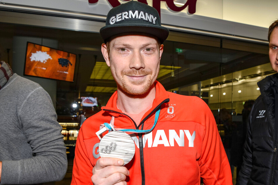 Danny aus den Birken präsentierte 2018 stolz seine Silbermedaille von den Olympischen Spielen.