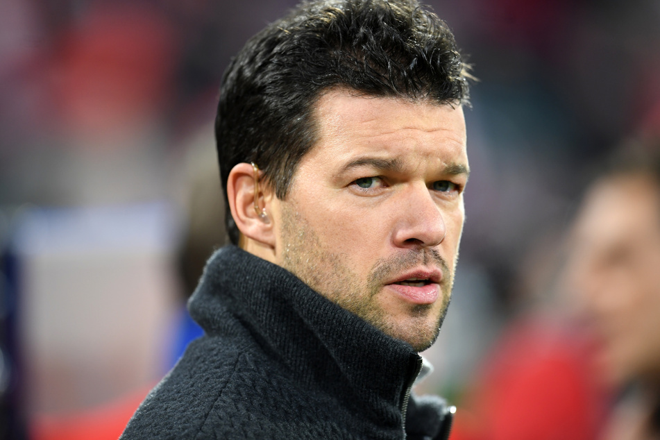 Michael Ballack (44) spricht isch für eine offensivere Ausrichtung aus.