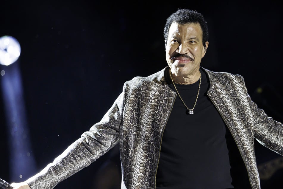 Fans bangen um Musiklegende: Lionel Richie muss Auftaktkonzert seiner Tour abbrechen