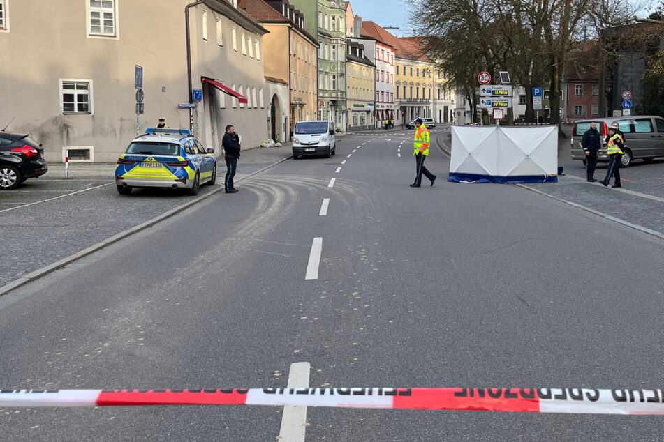 Eine 78 Jahre alte Frau ist in Regensburg ums Leben gekommen.