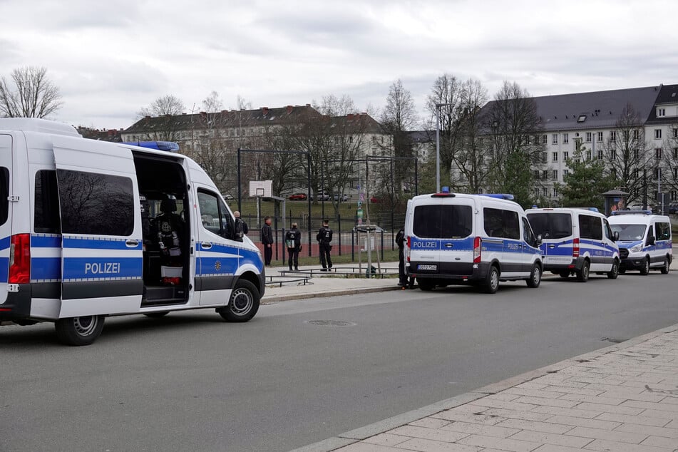 Die Polizei rückte am Dienstagnachmittag zur Jakobstraße in Chemnitz aus: Hier kam es zu einer heftigen Auseinandersetzung.