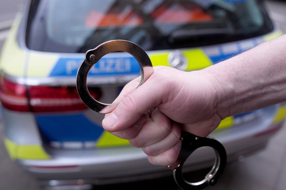 Der Einbrecher wurde vorläufig von der Polizei festgenommen. (Symbolfoto)