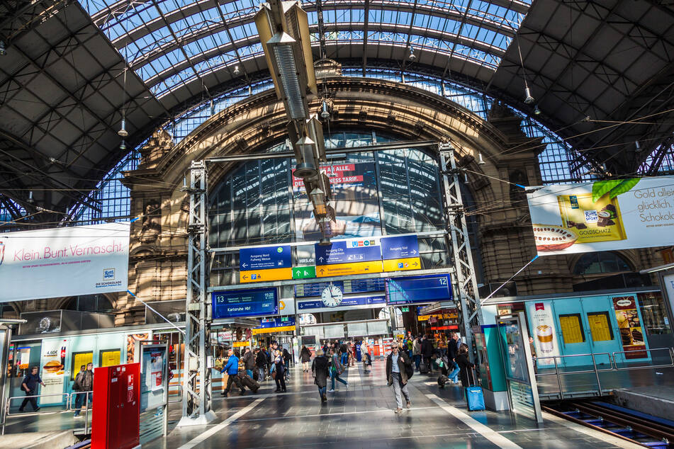 Der Frankfurter Hauptbahnhof musste am gestrigen Dienstagabend komplett gesperrt werden. (Symbolfoto)