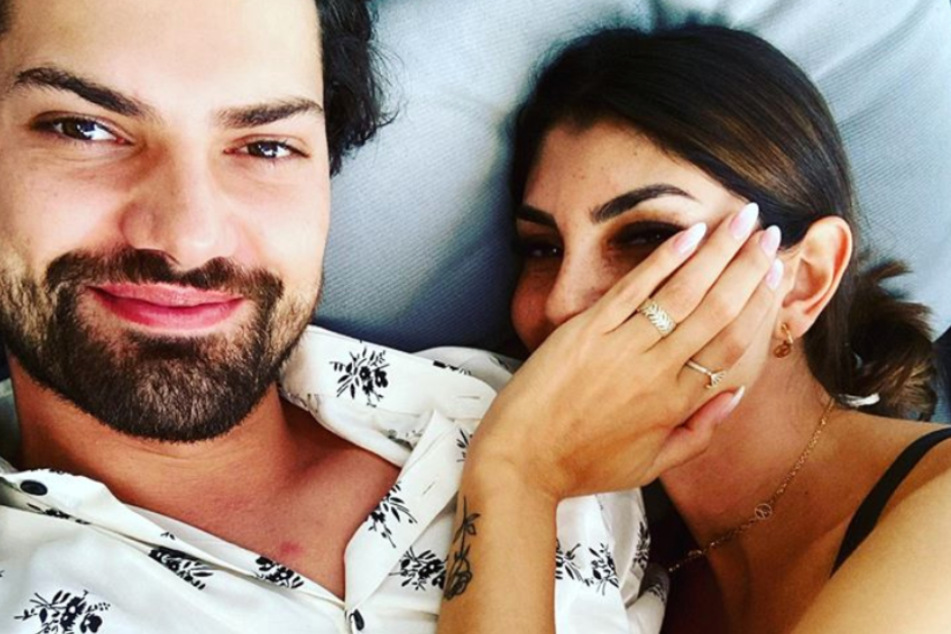 Jimi und Yeliz sind in Berlin auf der Suche nach einer gemeinsamen Wohnung.