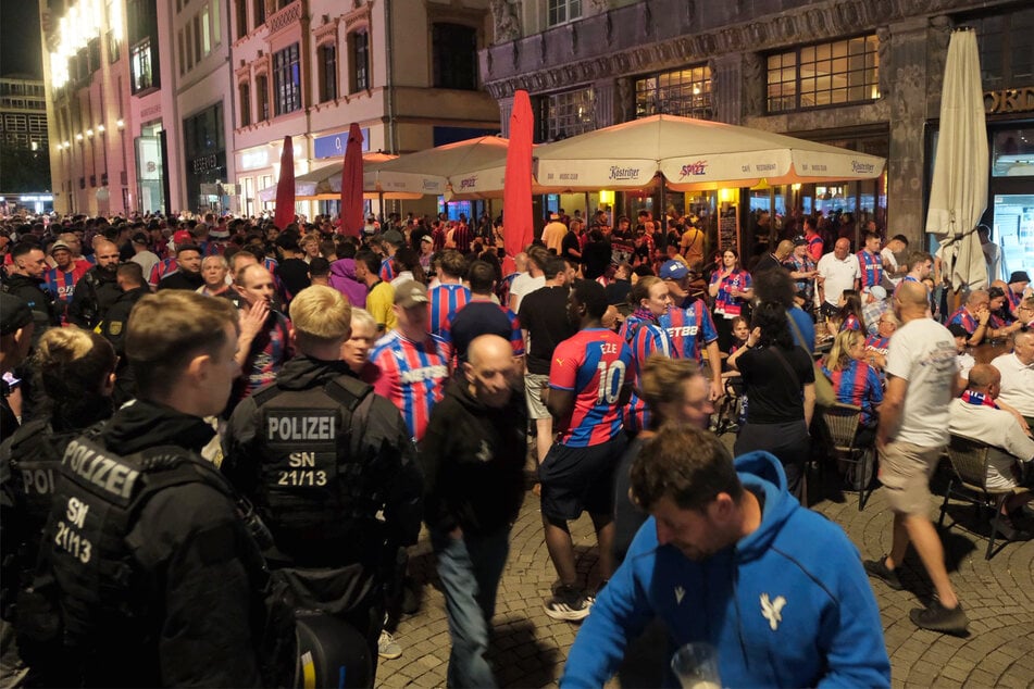 Viele Fans zog es nach dem Spiel in die Leipziger Innenstadt. Vor allem in den Lokalen rund um den Markt und im Barfußgässchen wurde es voll.