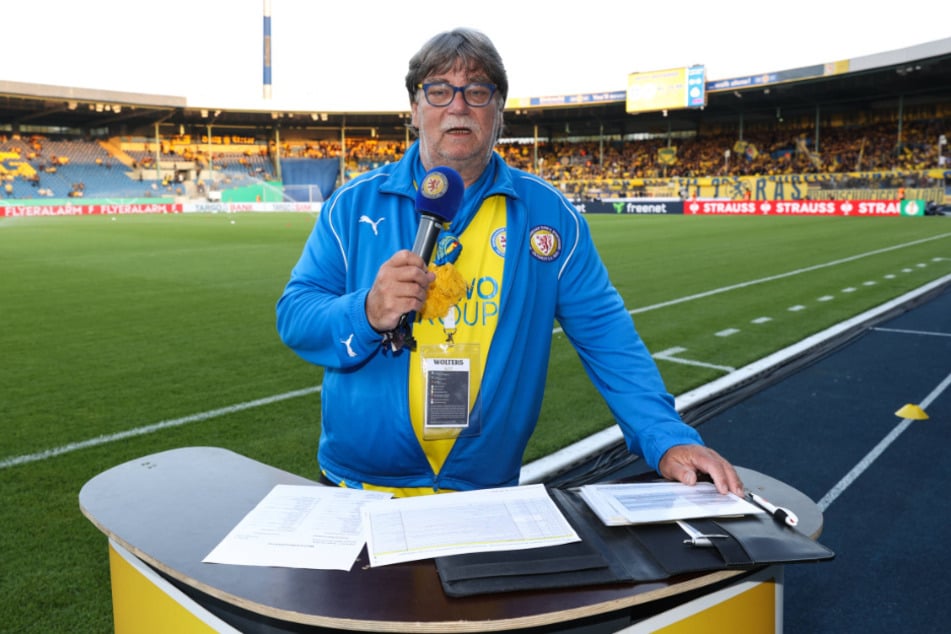 Plötzlich und unerwartet sei Eintracht-Braunschweig-Stadionsprecher Frank Kornath am Dienstagabend gestorben.