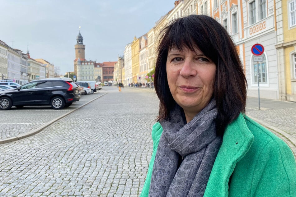 Projektmanagerin Kerstin Gosewisch (56) vom Filmbüro Görlitz erklärt: "Görliwood ist inzwischen selbst aktiv geworden und hat 100 Produzenten und Location Manager in den USA und UK direkt mit einer Postkarte kontaktiert."
