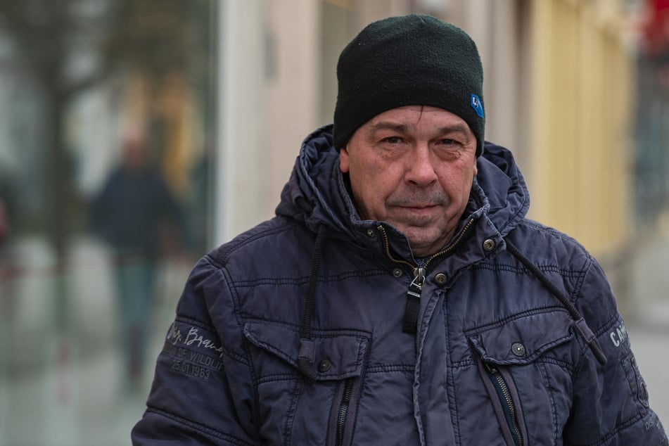 Heiko Ecke (56) ist Maschinenführer im Stahlwerk Glaubitz. Nach der Nachtschicht musste er zu Fuß nach Hause laufen.