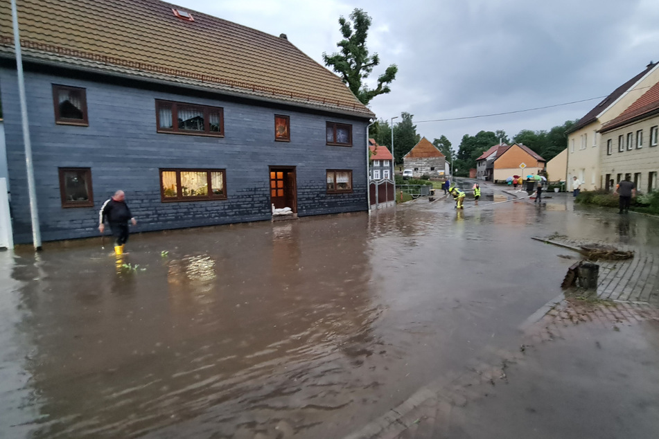 Bereits im Juli wurden Teile Thüringens von Starkregen heimgesucht - Überschwemmungen waren die Folge. Nun bringt Tief "Nick" viel Regen mit.