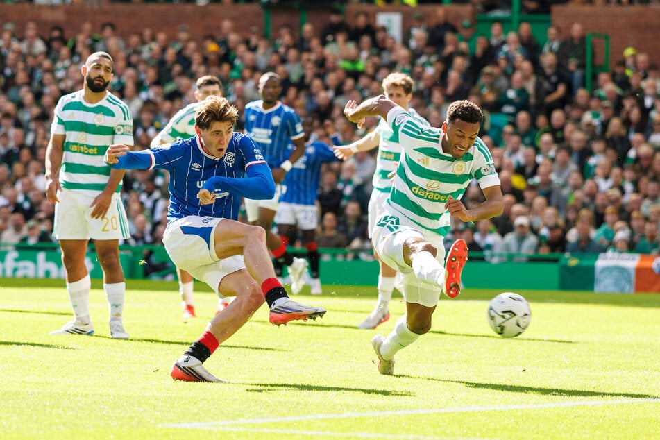 Ryan Naderi (23, v.) zieht ab, trifft und ist plötzlich der Derbyheld im Old Firm.