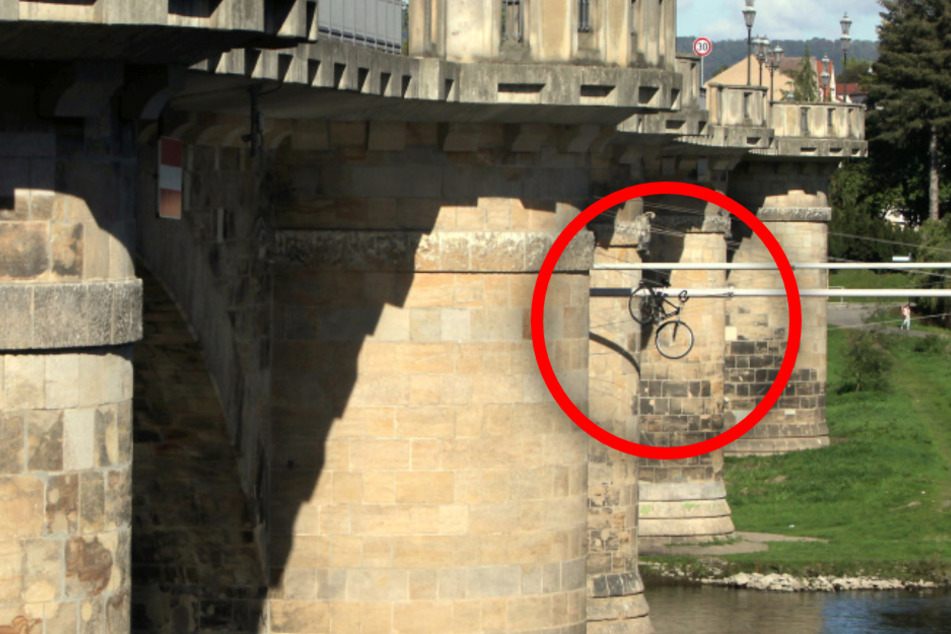 Das Rad verging sich am Radarflektor der Altstadtbrücke.