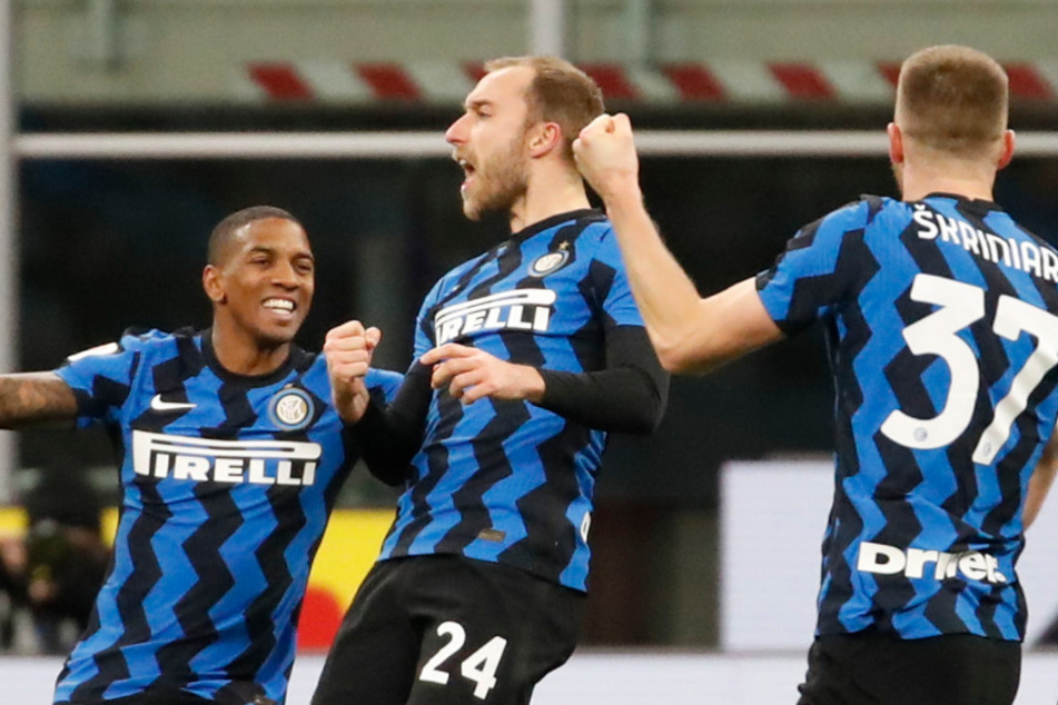 Christian Eriksedn (28, M.) ist der viel umjubelte Held eines denkwürdigen Abends im Giuseppe-Meazza-Stadion.