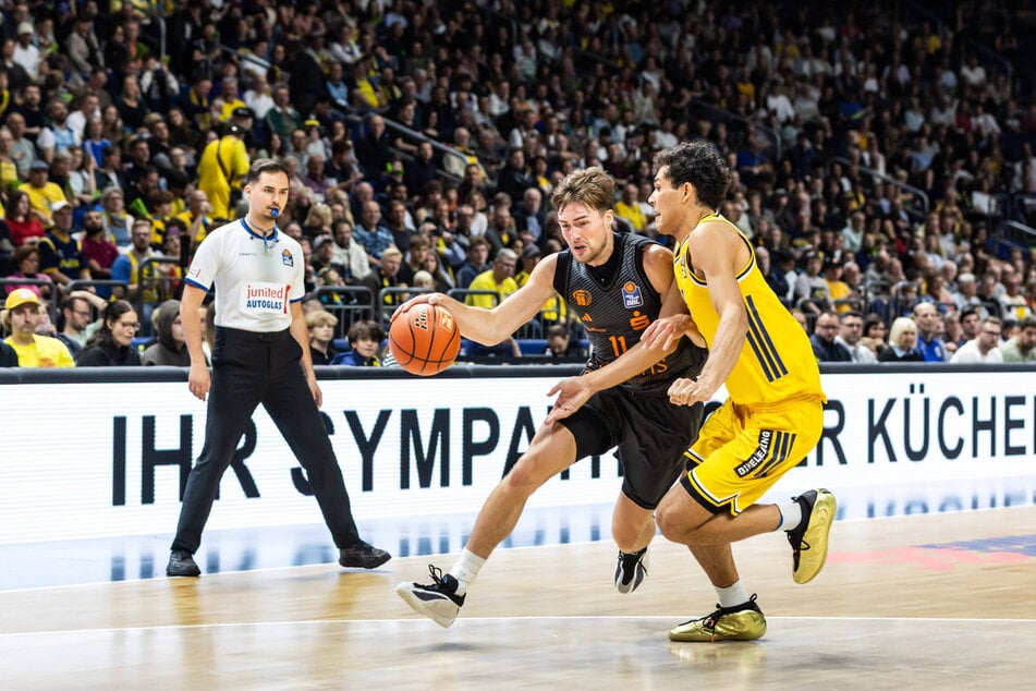 Elias Rödl (24, am Ball), ausgebildet bei Alba, feierte in seiner Heimatstadt Berlin sein Niners- und BBL-Debüt.