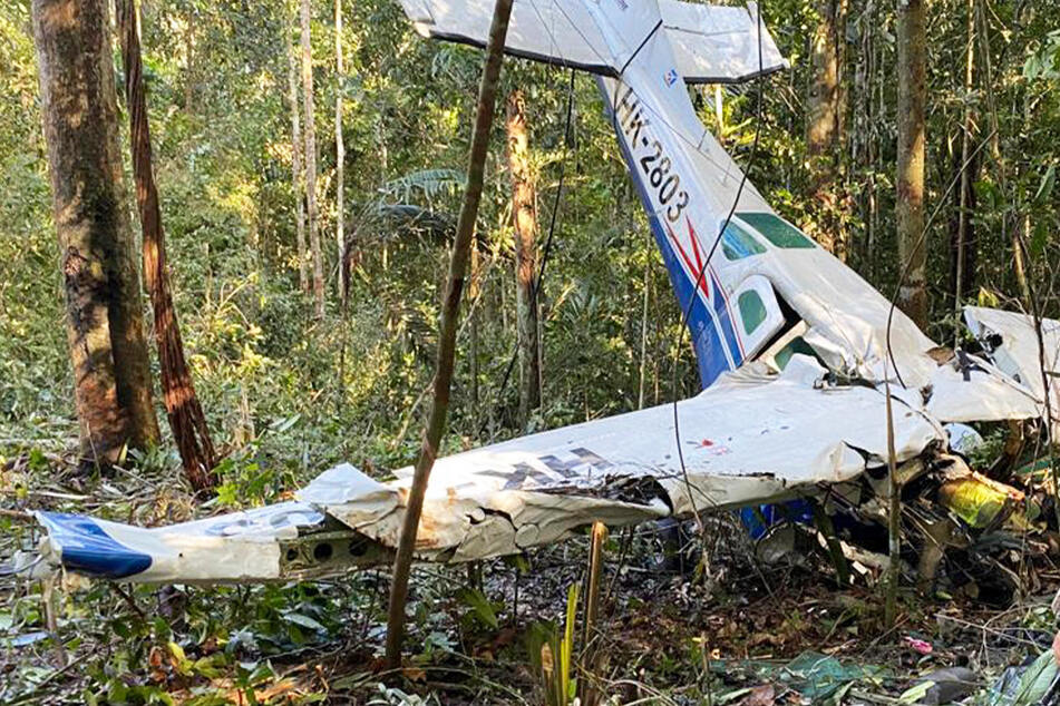 Nach Flugzeugabsturz: Mutter erst später gestorben, Vater berichtet Schreckliches