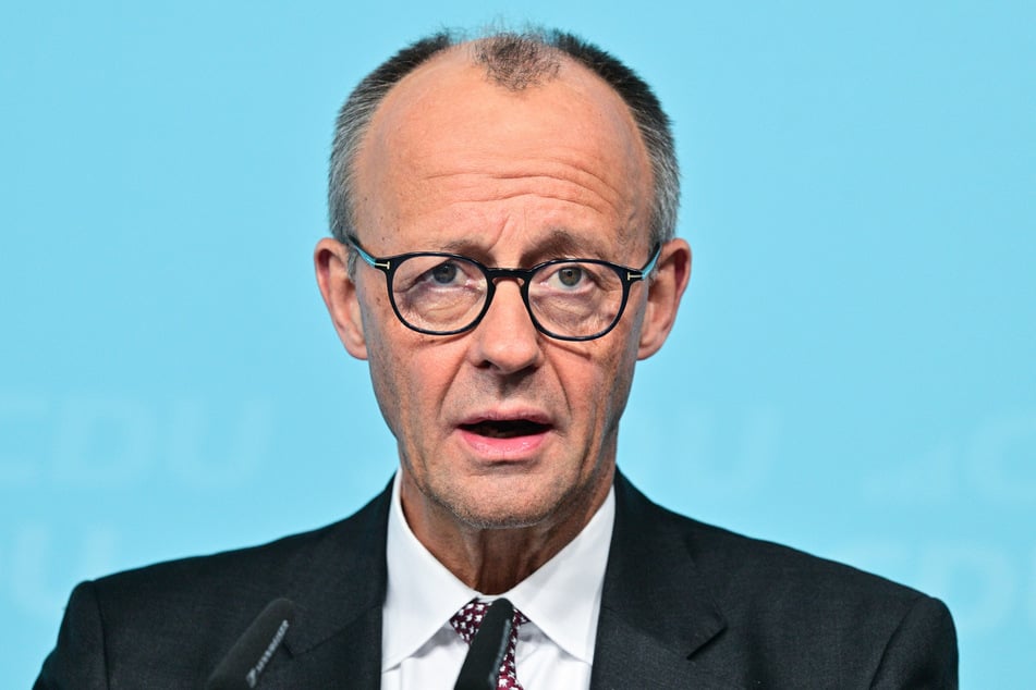 Bundeskanzler Friedrich Merz (70, CDU) teilte ach dem Koalitionsausschuss mit, die Ticketsteuer im Luftverkehr zu senken.
