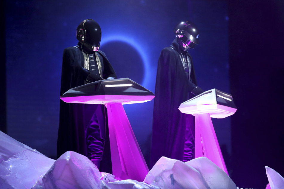 Die beiden Musiker hinter Daft Punk traten immer nur mit ihren ikonischen Roboter-Helmen in der Öffentlichkeit auf.