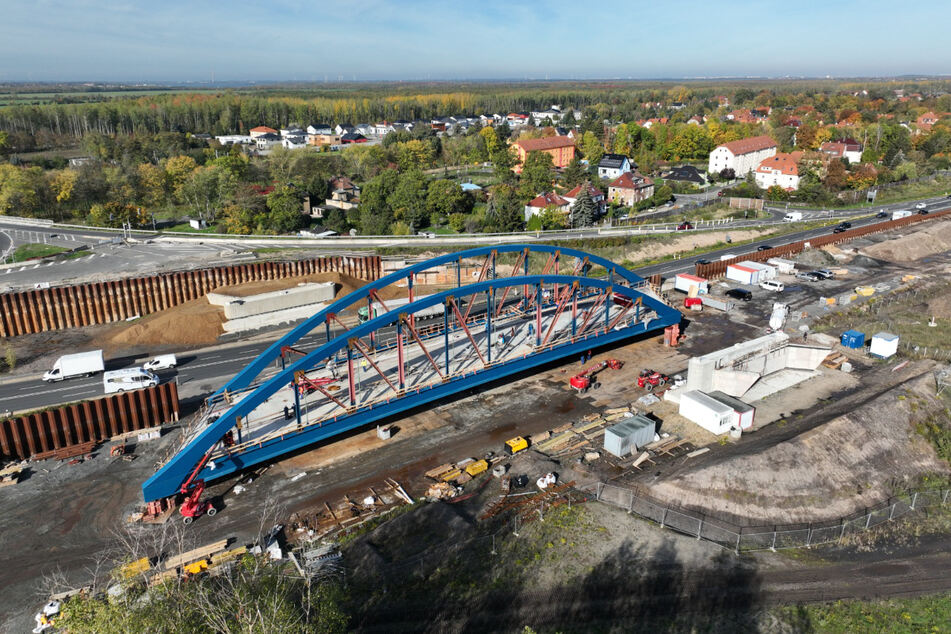 Ab Freitagmorgen wird die B95 drei Tage lang gesperrt sein, weil eine Brücke bei Zwenkau gedreht werden muss.