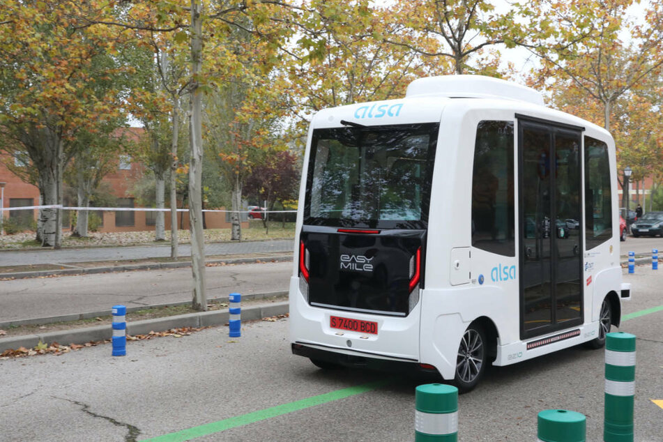 Die Teststrecke für den Minibus ist 1,3 Kilometer lang, noch wird aber ein menschlicher Operator mit an Bord sein (Symbolbild).