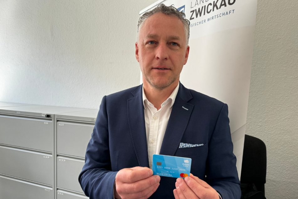 Landrat Carsten Michaelis (51, CDU) wollte eine schnelle Einführung der Bezahlkarte für Asylbewerber.