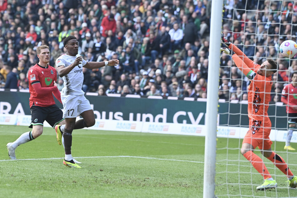 Oladapo Afolayan brachte den FC St. Pauli kurz vor der Pause per Kopf in Führung, lange hielt sie aber nicht.