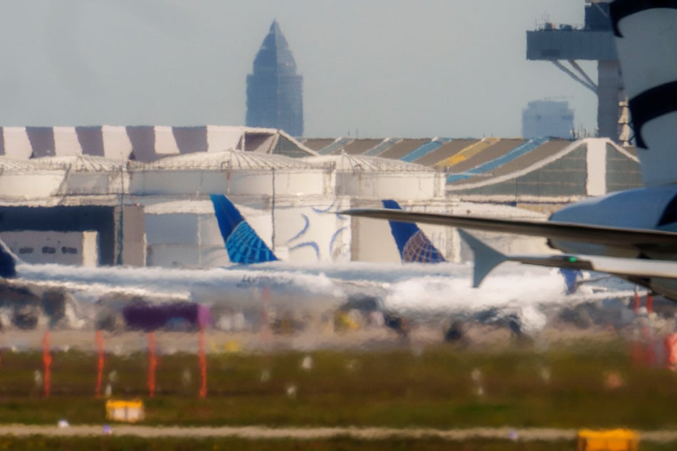 Frankfurt: Passagiere in Hitze-Flieger eingesperrt? Airline entschuldigt sich