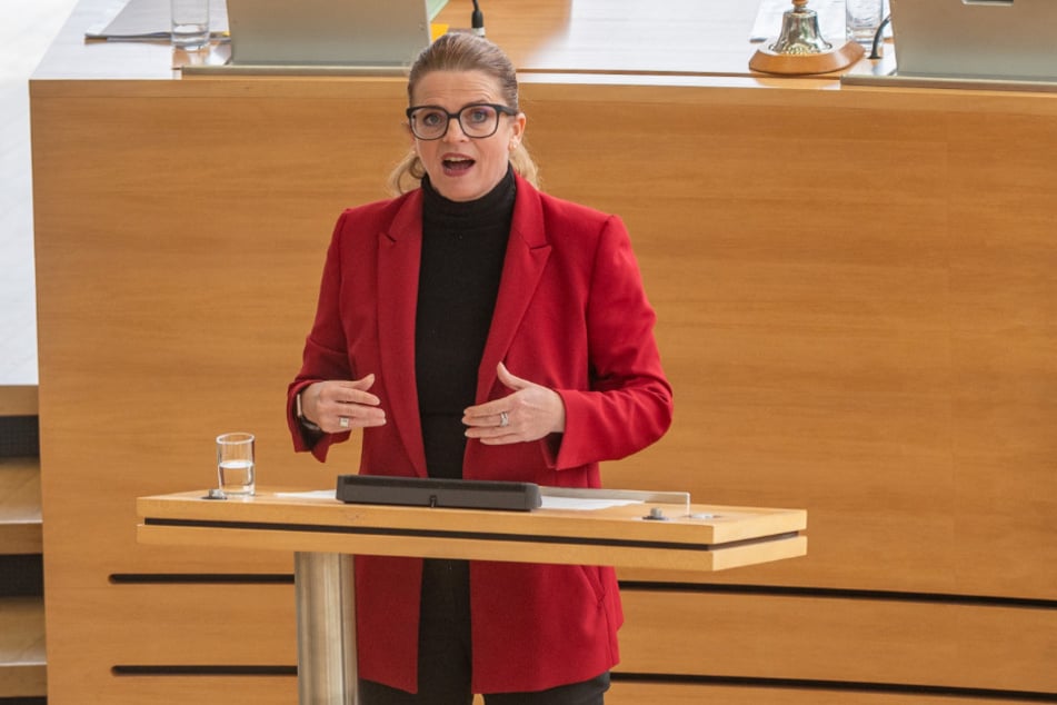 Susanne Schaper (48, Linke) setzt sich für den Erhalt des ehemaligen Gasthauses ein.