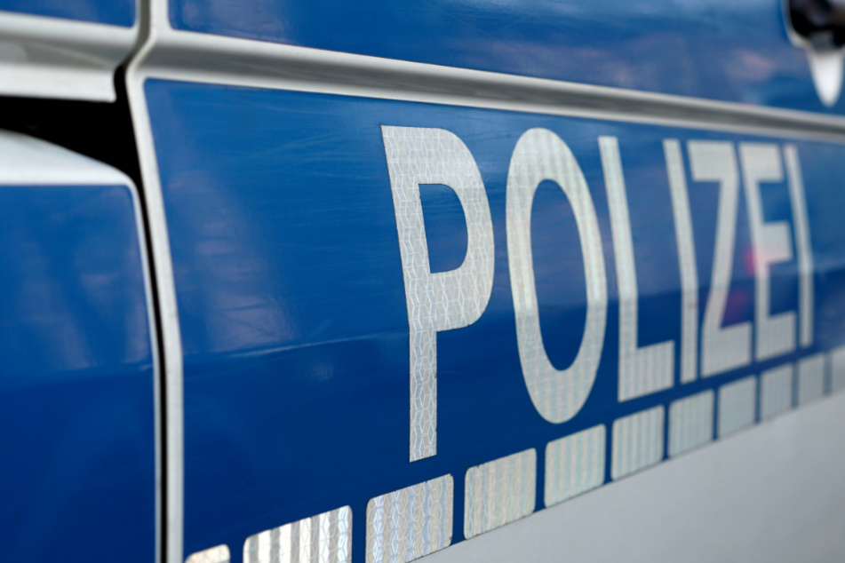 In Delitzsch wurde die Polizei am Sonntagabend in eine Verfolgungsjagd mit einem Transporter-Fahrer (40) verwickelt.