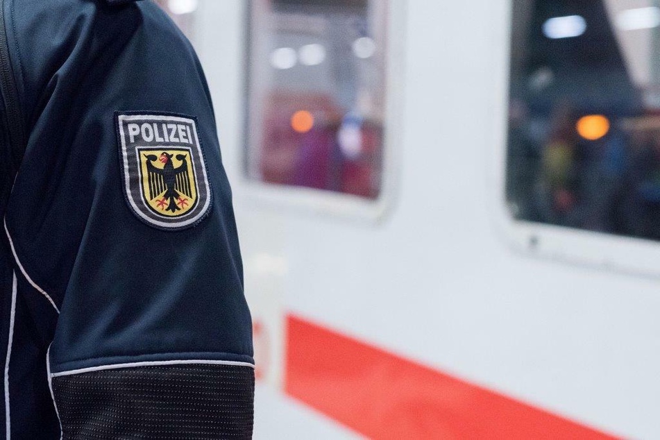 Die Bundespolizei nahm am Montagabend einen Mann im Kölner Hauptbahnhof fest, gegen den vier Haftbefehle vorlagen (Symbolbild).